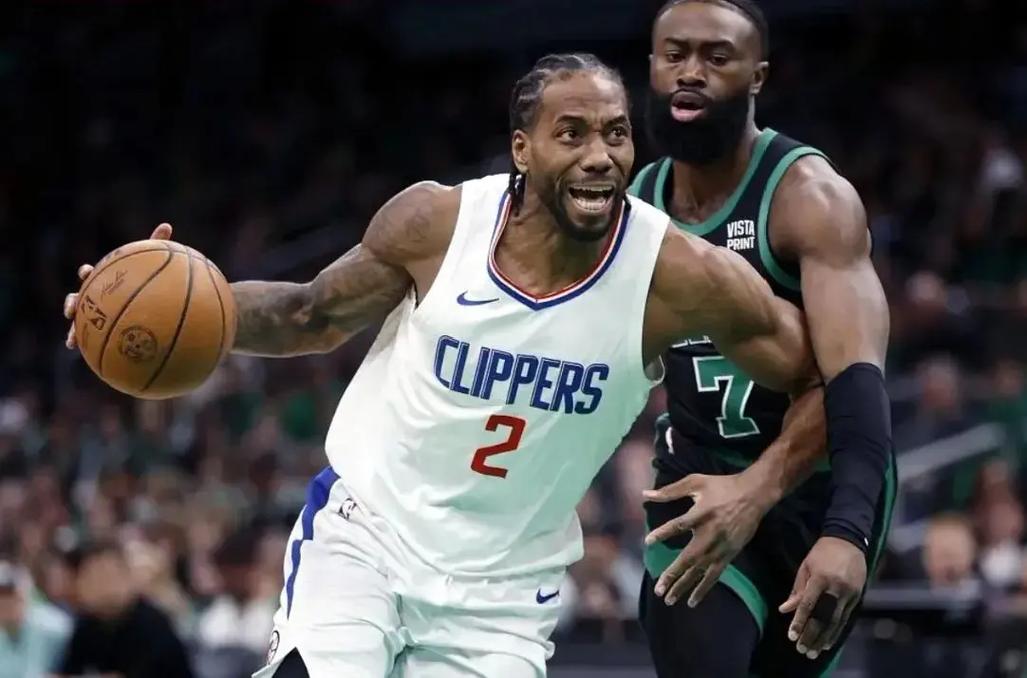 鲍威尔：最后一攻搞砸的责任在我，我是O型腿所以常扭伤脚踝（鲍威尔揽责最后一攻失败：称O型腿易致脚踝扭伤）