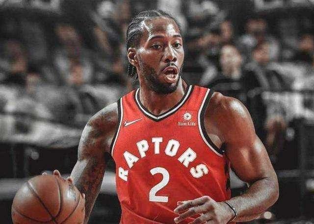 回顾苏炳添10次“破十”光辉瞬间（苏炳添十度破十：高光瞬间全记录）