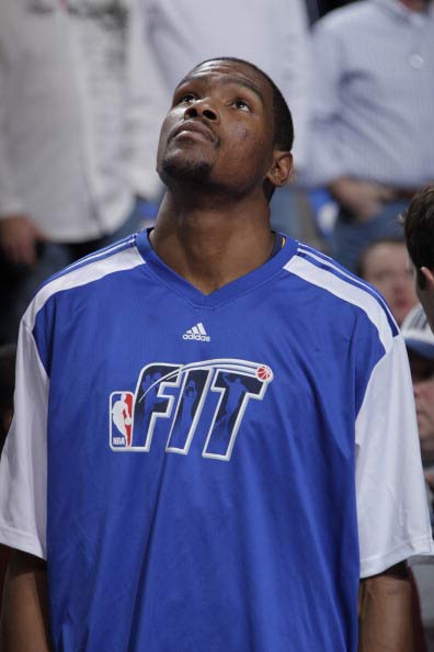 篮球CBA球队多名主力受伤，阵容告急（CBA球队遭遇伤病潮 多位核心伤停阵容吃紧）